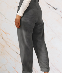 Damenhose grau gestreift, elegant, Anzugstoff, Büro-Outfit, modisch, knöchellang