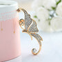 Goldener Schmetterling Ohrclip mit Strasssteinen, eleganter Modeschmuck, Geschenkidee.