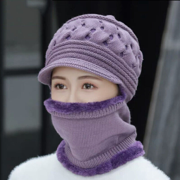 Lila Strickmütze mit Schal, Damen Wintermode, warm, stilvoll, gestrickt, Accessoire.